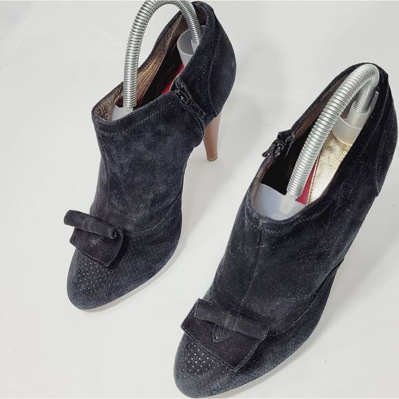 7 For All Mankind - Picture 13 of 16